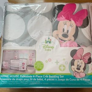 Minnie Mouse crib set